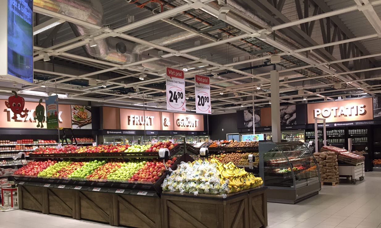 High-efficiency solution design for retails stores_ Designing Interior fixtures and lighting in a supermarket grocery store.