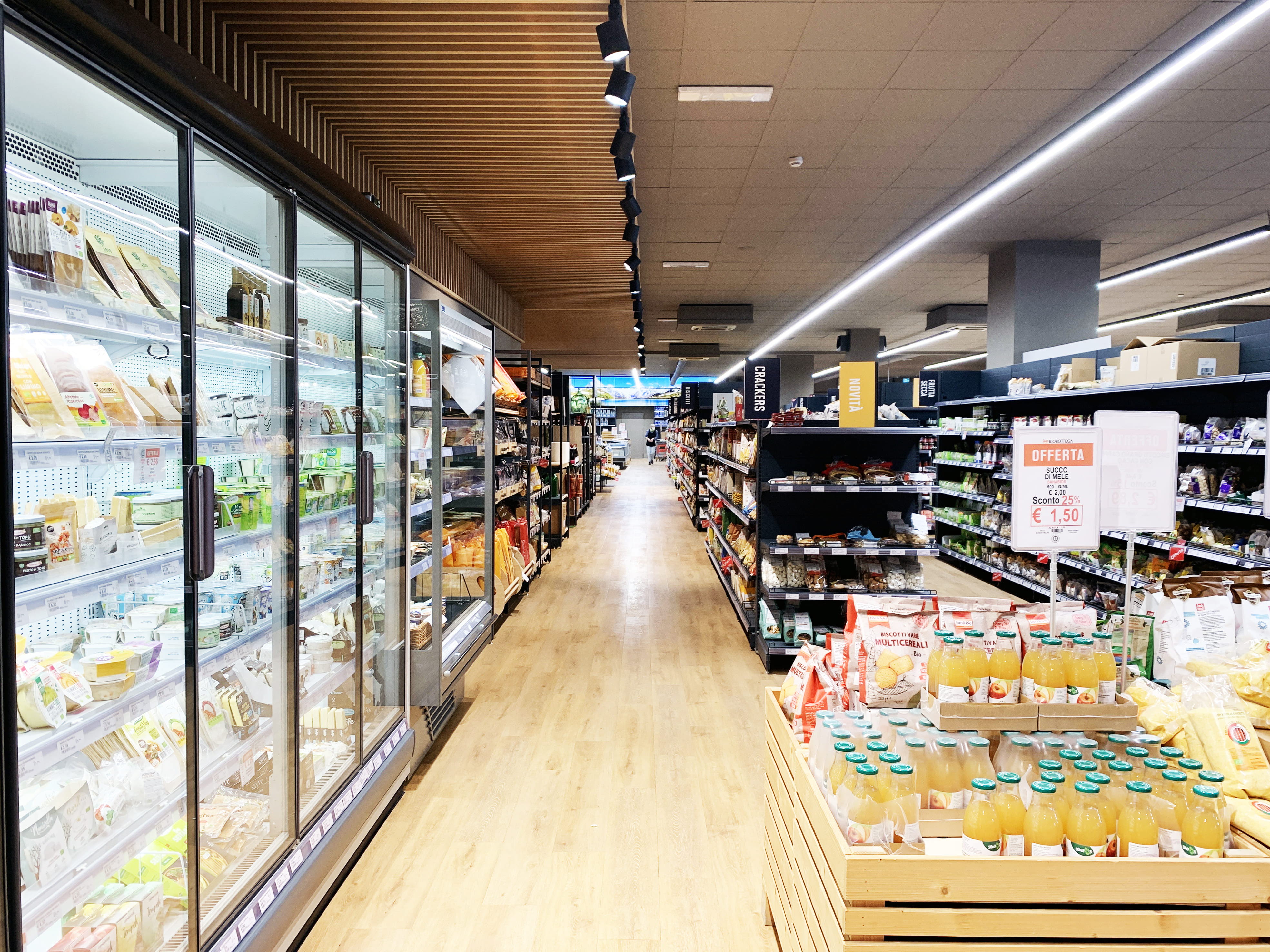 Professional solution design for retail_Shelving for supermarket grocery store_BIOBOTTEGA_AOSTA_ITALY